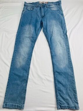 Men's Light Blue Slim Straight Jeans M552